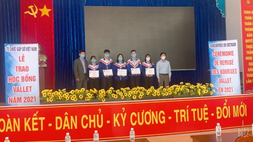 5 học sinh trường THPT Chuyên Bảo Lộc nhận học bổng Vallet năm 2021