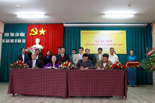 Lễ ký kết thoả thuận hợp tác giữa  ngành Giáo dục Lâm Đồng và chi nhánh Viettel Lâm Đồng giai đoạn 2014-2020
