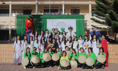 Ngoại khóa: Nghề địa phương “Vang danh xứ Trà, óng ả sắc Tơ”