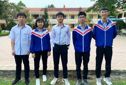Ngôi trường có nhiều học sinh mê sáng chế, 'săn' học bổng Nga