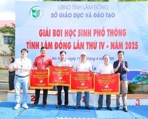 Tổ chức giải Bơi và Tuyên truyền phòng chống đuối nước cho học sinh Trường THPT Chuyên Bảo Lộc lần thứ IV năm học 2024 - 2025