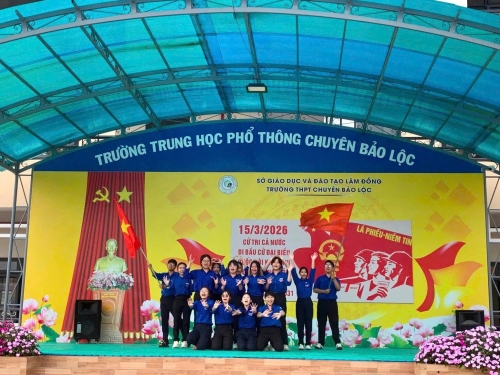 TRƯỜNG THPT CHUYÊN BẢO LỘC TỔ CHỨC BUỔI SINH HOẠT DƯỚI CỜ VỚI CHỦ ĐỀ: “NGÀY HỘI NON SÔNG - TRÁCH NHIỆM TRẺ”